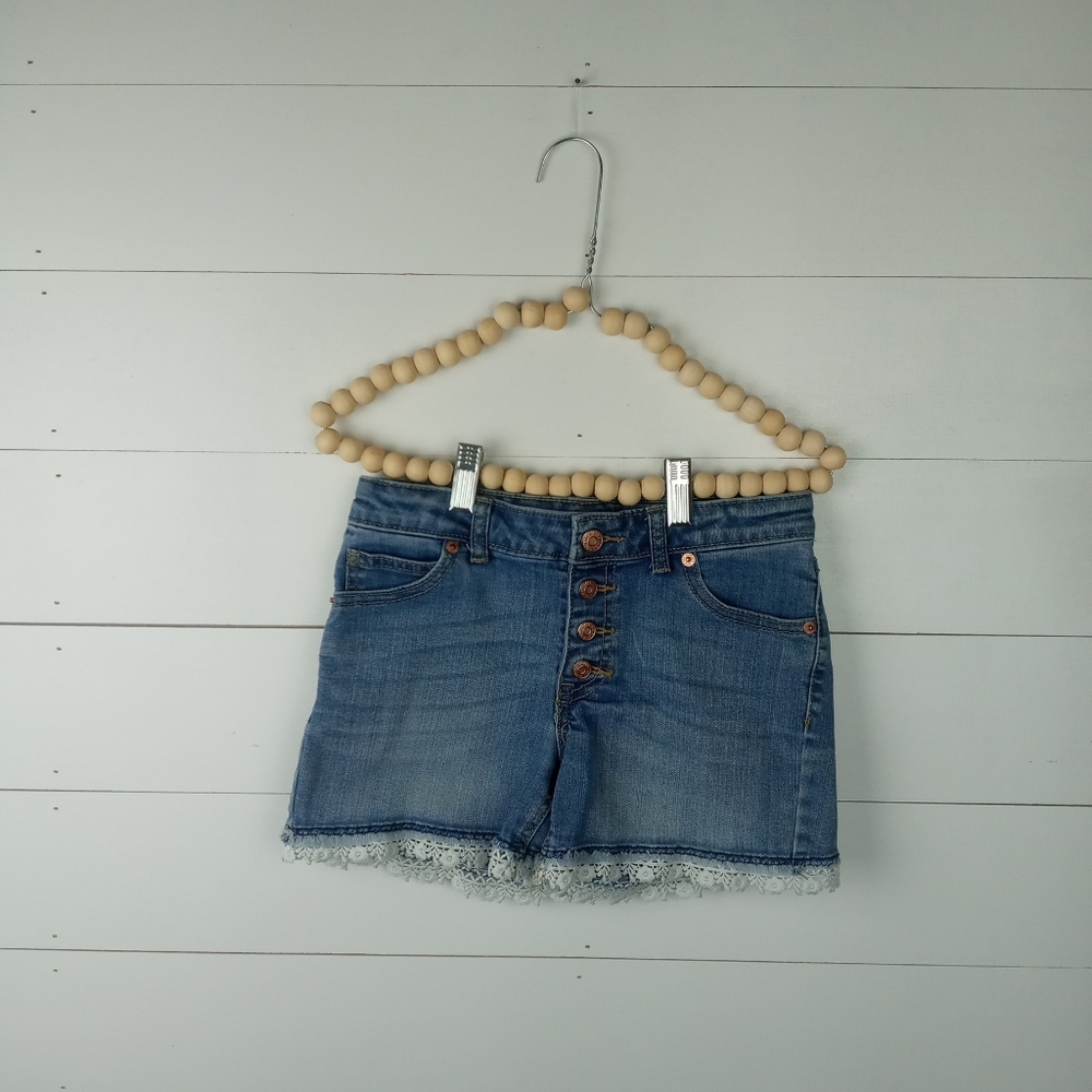 Cat & Jack girls size 10-12 normal wash denim shorts with copper snaps and lace